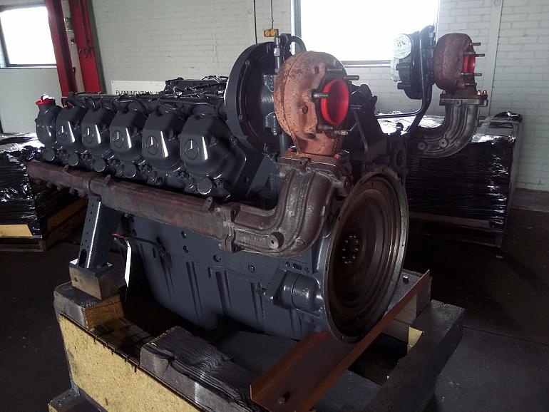 Mercedes OM 444 LA V12