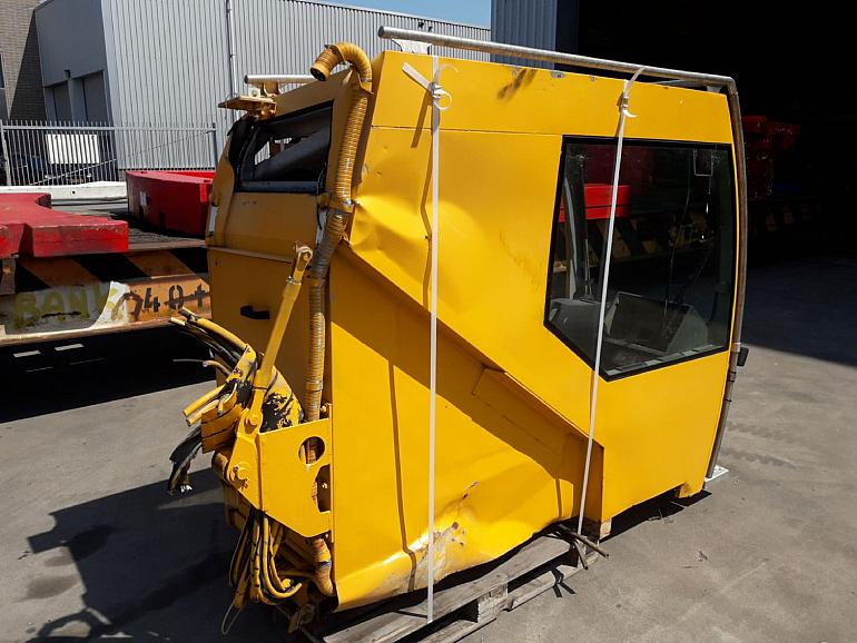 Кабина крановой LIEBHERR LTM 1055-3.2