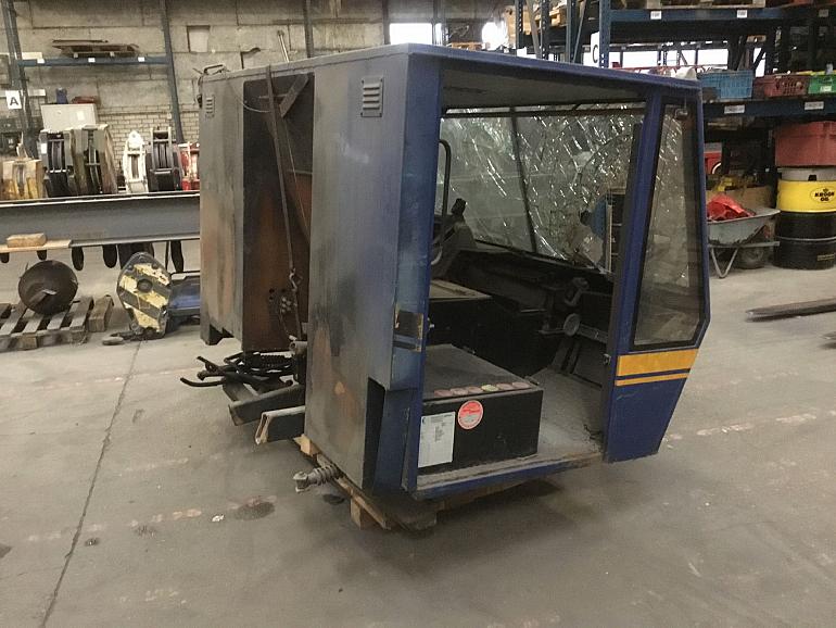 Кабина шасси Demag AC 155